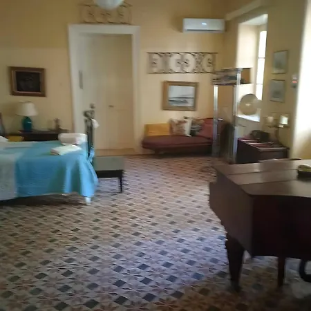 Louisa's House * 扎金索斯镇
